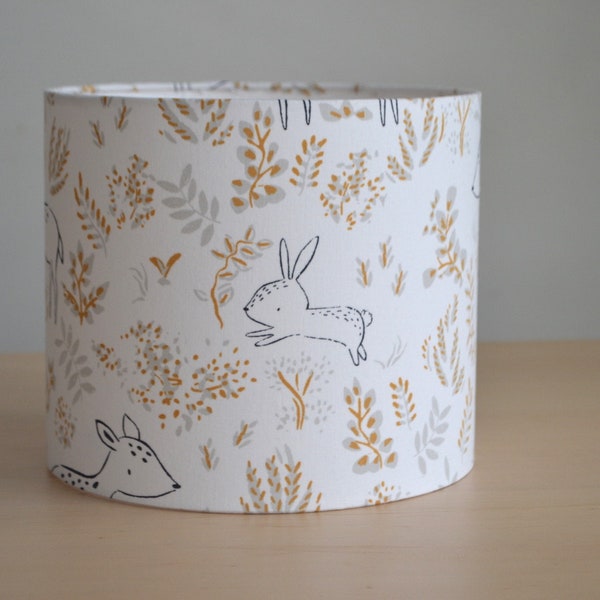 Weißer Baumwolllampenschirm fürs Kinderzimmer, Waldtiere, Hasen, Rehkitz, Hasen-Tischlampe für Kinder, Waldtiere, Baby-Pendelleuchte