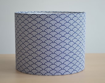 Abat-jour rond tissu coton motif japonais bleu, abat-jour pour lampe à poser, suspension, tissu coton bleu motif vague