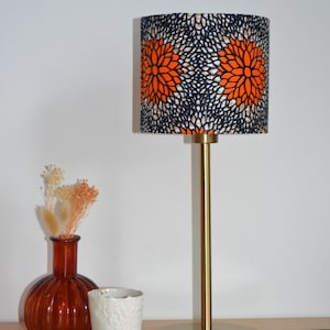 Abat jour tissu tissu africain wax fleurs orange et noir , lampe à poser wax orange noir, suspension, tissu africain, luminaire africain