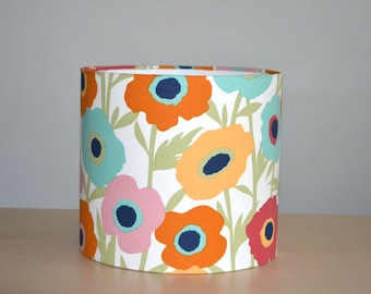 White fabric lampshade printed with pop flowers, table lamp printed with multicolored flower fabric, suspension, light fixture with multicolored pop flowers