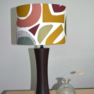 Abat-jour tissu coton motif abstrait multicolore, lampe à poser coloré imprimé abstrait, suspension salon, plafonnier, luminaire abstrait image 4