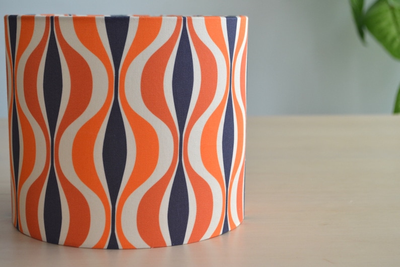 Abat-jour tissu coton imprimé rétro orange et bleu, lampe à poser motif rétro vintage, suspension salon, plafonnier, luminaire coton rétro image 3