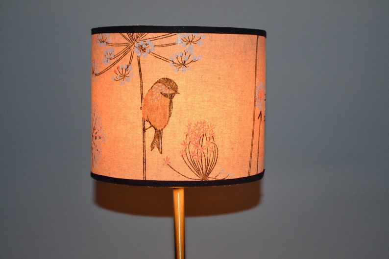 Abat-jour rond tissu fleurs et oiseau rouge-gorge effet lin, lampe à poser imprimé oiseau, suspension, abat jour tissu, luminaire tissu image 6