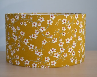 Abat-jour tissu coton fleur d'amandier jaune, lampe à poser imprimé tissu fleuri, suspension, luminaire fleur jaune