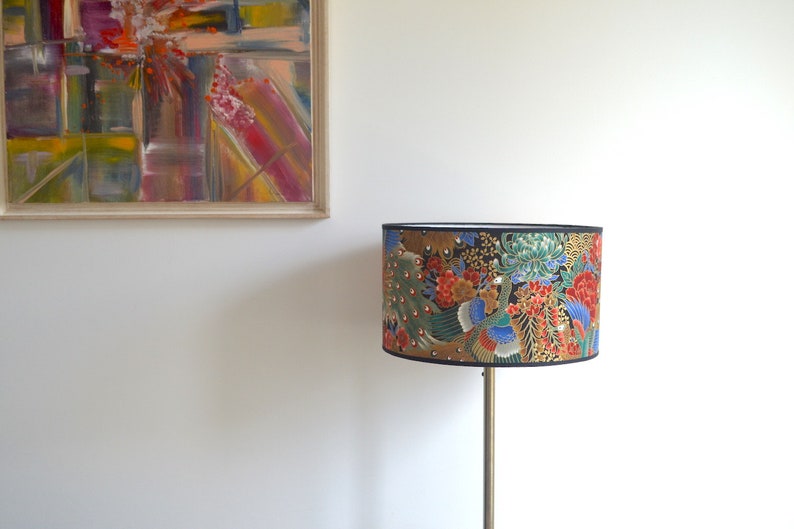 Abat-jour rond tissu japonais motif paon, lampe à poser motif japonais oiseau paon, lampe de table et lampadaire, luminaire tissu japonais image 7