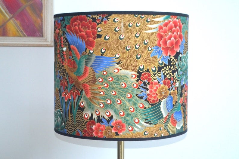 Abat-jour rond tissu japonais motif paon, lampe à poser motif japonais oiseau paon, lampe de table et lampadaire, luminaire tissu japonais image 2