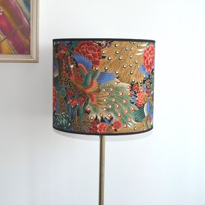 Abat-jour rond tissu japonais motif paon, lampe à poser motif japonais oiseau paon, lampe de table et lampadaire, luminaire tissu japonais image 6