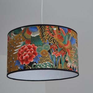 Abat-jour rond tissu japonais motif paon, lampe à poser motif japonais oiseau paon, lampe de table et lampadaire, luminaire tissu japonais image 8