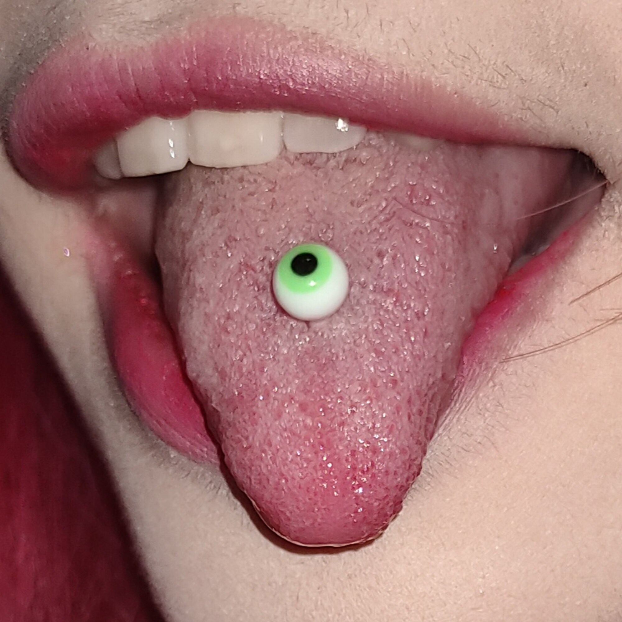 Green tongue: Causes, infections, and treatments