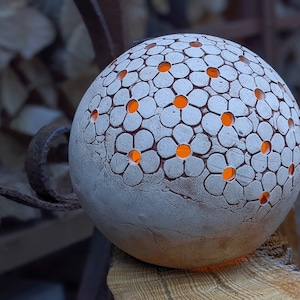 Ceramic light ball with flower pattern