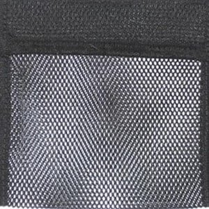 Puede incluir: Bolsillo de malla negra con borde de tela negra. La malla es un tejido fino con pequeños agujeros.