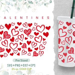 Puede incluir: Un diseño digital con un patrón de corazones rojos sobre un fondo blanco. El diseño está predimensionado para un vaso frío de 24 onzas e incluye los formatos de archivo SVG, PNG, DXF y EPS.