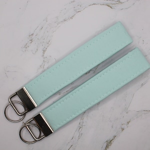 Accesorio/pulsera de llavero de tela azul claro