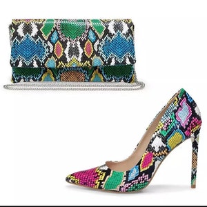 Escarpins multicolores en peau de serpent avec sac à main assorti Taille 10