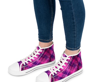 Sneakers alte a quadri: scarpe in tela alla moda da donna