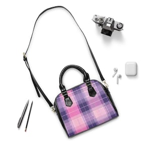 Bolso de hombro con estampado de cuadros escoceses en tonos pastel, rosa y morado imagen 1