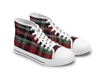 Sneakers alte a quadri: streetwear festivo da donna
