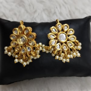 Small Indian earrings, Kundan Earrings, kundan studs, Pearl earrings, Small kundan earrings, Bridal Earrings, Floral Earrings