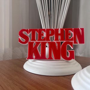 Unique Horror-Themed Decor
"A one-of-a-kind artwork inspired by the dark world of Stephen King, perfect for horror enthusiasts."