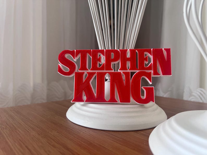 Unique Horror-Themed Decor
"A one-of-a-kind artwork inspired by the dark world of Stephen King, perfect for horror enthusiasts."