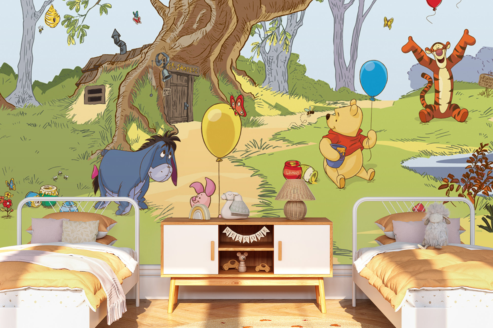 大きな木の近くのくまのプーさん壁画 | くまのプーさんと仲間たちの