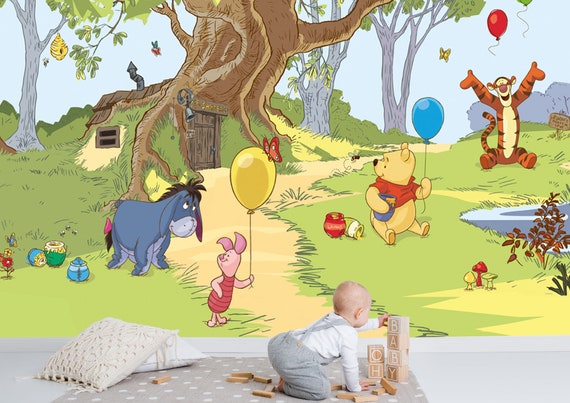 大きな木の近くのくまのプーさん壁画 | くまのプーさんと仲間たちの