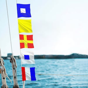 Nautische Buchstaben P - T, maritime Flaggen für Bootfahren und Segeln, Signalfähnchen, Phonetisches Alphabet Buchstaben, Küstendekor für den Strand