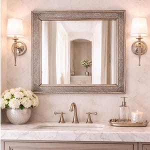 Peut inclure: Panneau en bois rustique avec l'inscription "Welcome to our home" en lettres blanches. Le panneau présente une finition vieillie et un design simple et accueillant, idéal pour un porche ou une entrée.