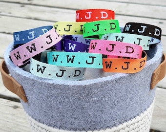 14 kleuren: kies 3 of 5 WWJD-armbanden (What Would Jesus Do) + origineel gedicht: maak je eigen mix: stapelbare armbanden|Zomerkampcadeau