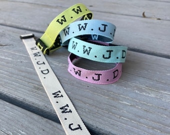 ¡Pulsera WWJD (Qué haría Jesús) de 15 colores con poema original! Las pulseras apilables son una gran amistad o un regalo inspirador para adolescentes