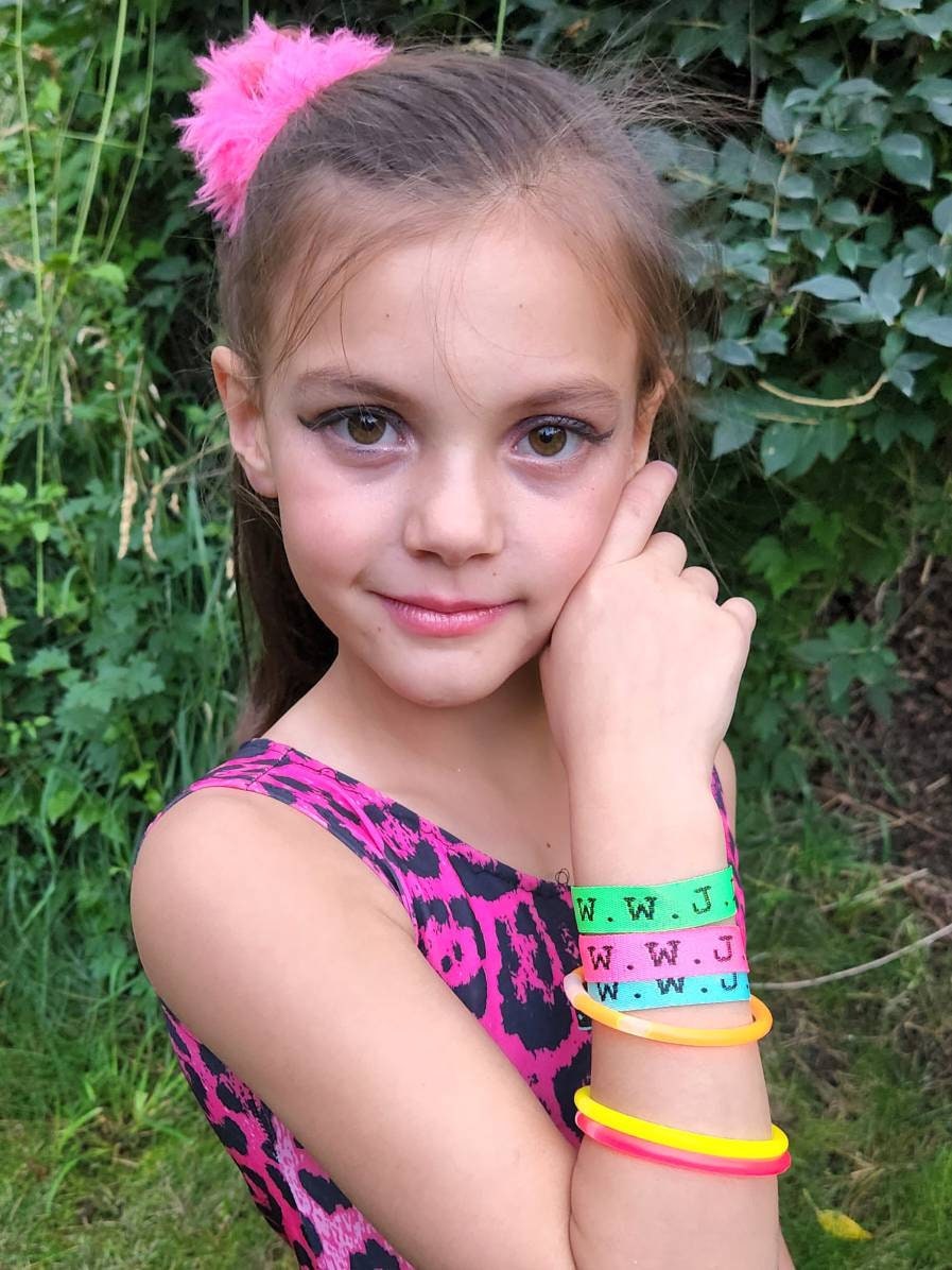 MOZAKA 21 Braccialetti WWJD Cosa Farebbe Gesù Regolabili Con Biglietti Messaggio E Sacchetto In Velluto - Regalo Cristiano Per Uomini E Donne