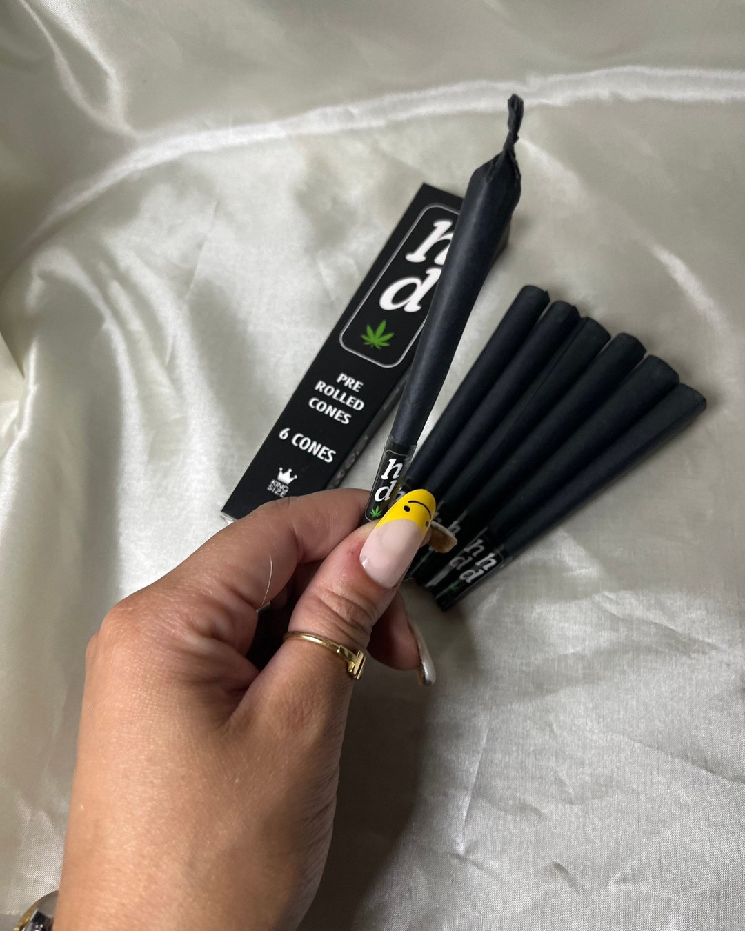 Black pre roll cones |  rolling paper | Rolling paper cones halloween rolling paper cones | rice paper