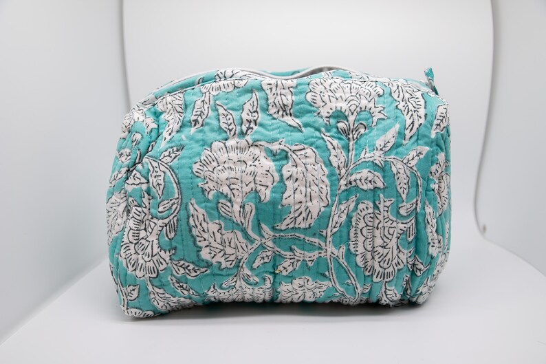 Toiletry bag / Quilted pouch / Makeup bag / Indian patterns / Blockprint / Gift ideas. /Box image 7