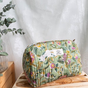 Toiletry bag / Quilted pouch / Make-up bag / Indian patterns / Blockprint / Gift ideas. /Box