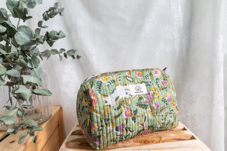 Toiletry bag / Quilted pouch / Make-up bag / Indian patterns / Blockprint / Gift ideas. /Box image 1