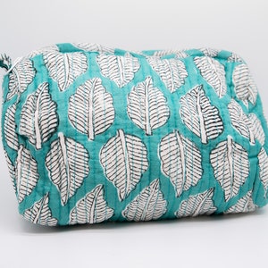 Toiletry bag / Quilted pouch / Makeup bag / Indian patterns / Blockprint / Gift ideas. /Box image 4