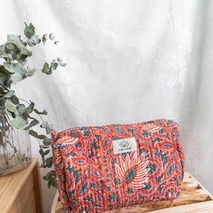 Toiletry bag / Quilted pouch / Make-up bag / Indian patterns / Blockprint / Gift ideas. /Box image 4