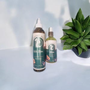 Serum ziołowe wspomagające wzrost włosów Wild Bloom: mieszanka wegańskich olejków