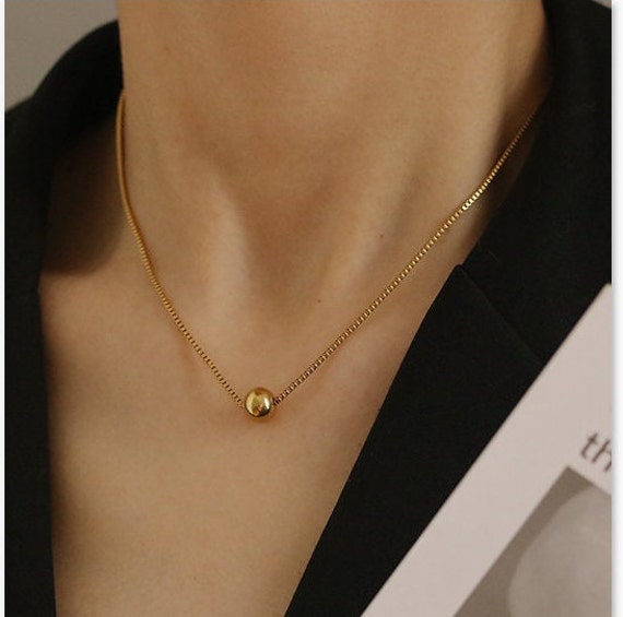 A small ball that deals can go on a necklace
