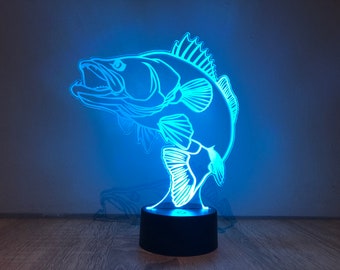 Snoekbaars LED lamp met afstandsbediening. RGB, Batterijen, roofvissen, vissen, cadeau.