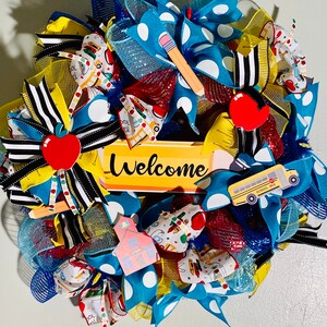 Teacher-themed deco-mesh wreath