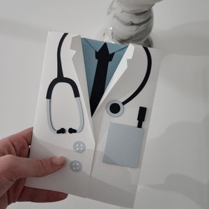 Occupazione Biglietto vuoto personalizzato fatto a mano Camice da laboratorio medico Stetoscopio Biglietto per laurea Regalo di compleanno Persona speciale con busta