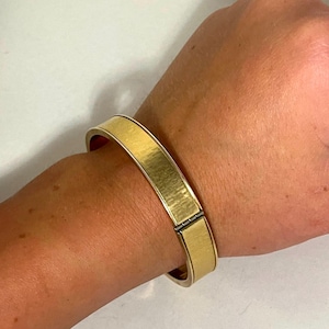 Vintage Gold Tone Hinged Bangle Bracelet | Minimalist 70s 80s Lightweight Costume Jewelry | Classic Retro Are Cuff | Vintage Gift For Her