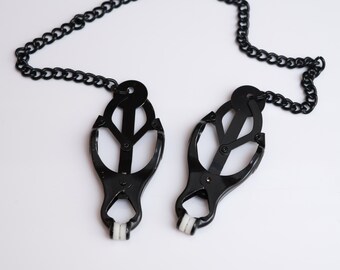 Zwarte Japanse tepel klaver klemmen op ketting