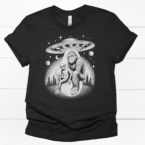 Bigfüße Alien und UFO Unisex T-Shirt, Waldnacht T-Shirt, Sasquatch Außerirdisches Shirt, Cryptid Weltraum T-Shirt, Paranormales Grafik T-Shirt