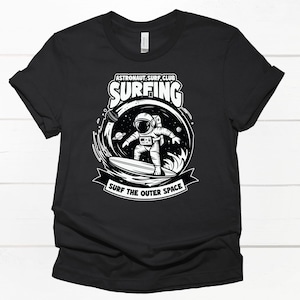 Camiseta unisex del club de surf de astronautas, camiseta de surf del espacio exterior, camiseta de playa galáctica, regalo de astronauta, camiseta con temática espacial