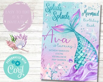 Może przedstawiać: Rybi ogon syrenki z fioletowymi i niebieskimi łuskami, otoczony bąbelkami, z tekstem "Splish Splash It's a Mermaid Birthday Bash Ava is turning 3 Saturday March 5th 2:00 PM 1015 Willow Dr RSVP Shannon"