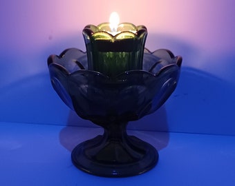 Standschale mit Fuß Grünes Glas mit gewellter Kante und tropfenförmiger Seite - Kerzenhalter - Kerzen - Standschale - Schalen - Konfektschale