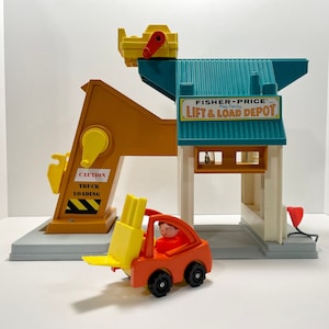 1976 Vintage Fisher Price Lift & Load Depot - Vintage Fisher Price - Fisher Price Playset - Playset - Little People Play Set