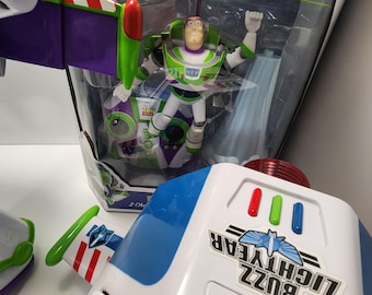 LEGO Toy Story 7593 pas cher, Le vaisseau spatial de Buzz